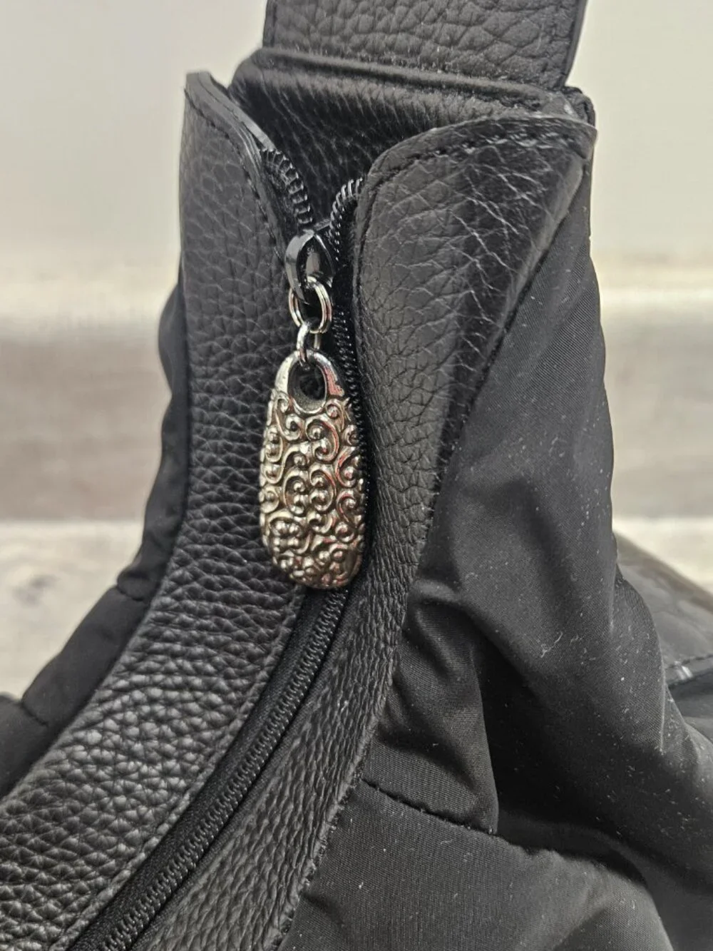 BRIGHTON HOBO PURSE BLACK MICROFIBER & CROC EMBOSSED PLEATHER SILVER HEART